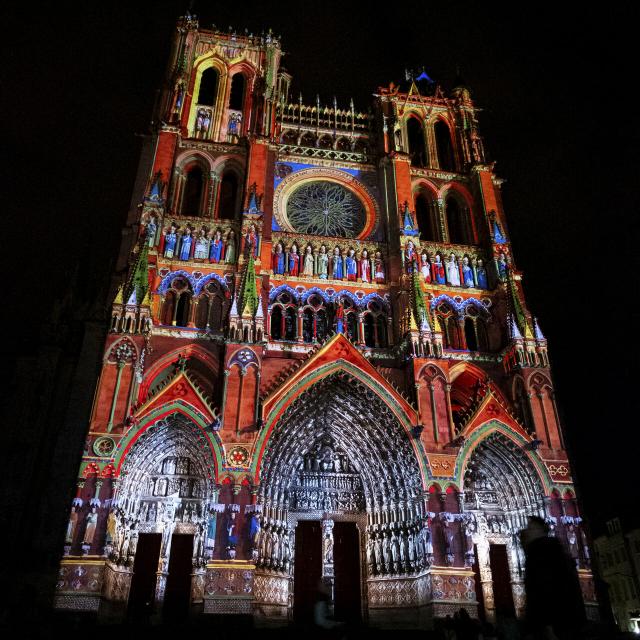 Chroma-Lichtspektakel an der Kathedrale von Amiens, Nordfrankreich. Copyright: CRTC Hauts-de-France-Teddy Henin
