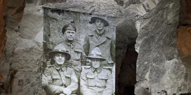 Auf dem Weg durch den Wellington Steinbruch in Arras erkennt man, wie die Soldaten damals in Nordfrankreich lebten. Copyright: CRTC Hauts-de-France - Benoît Guilleux