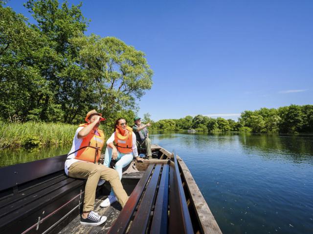 Noord-Frankrijk_Saint-Quentin Bacôve aux Marais d'Isle observation jumelles © CRTC Hauts-de-France - Vincent Colin