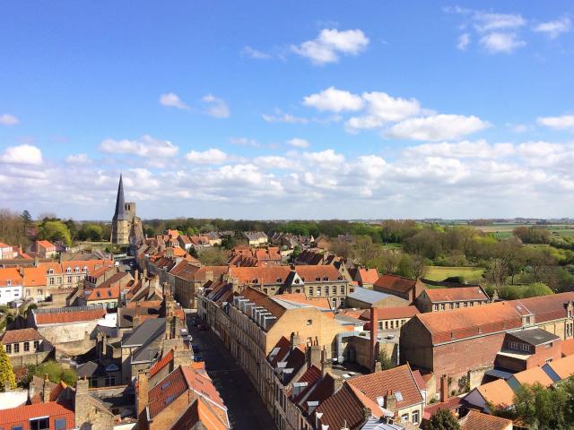 Das Dorf Bergues von oben, Copyright Florian Michel Flo Brooklyn Michel