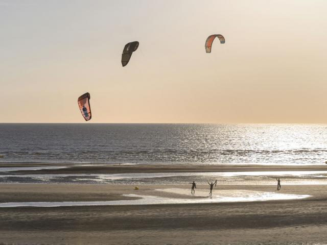3 Kitesurfer in der Somme-Bucht, Copyright CRTC Hauts-de-France-Nicolas Bryant