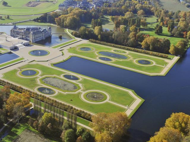 Luftaufnahme des Schlossgartens von Chantilly, Nordfrankreich. Copyright: CRTC Hauts-de-France - Jean-Louis Aubert