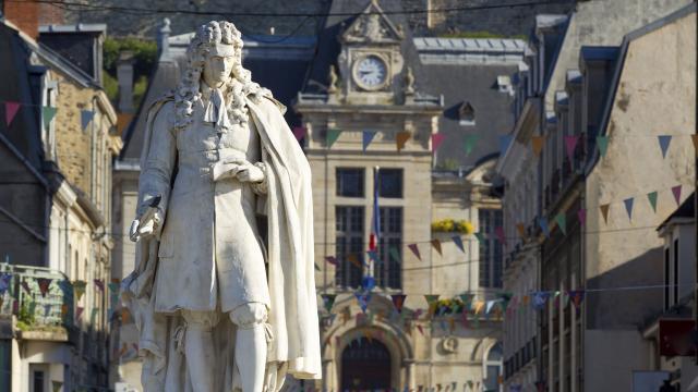 Nordfrankreich, Château-Thierry, Haus von Jean de la Fontaine, Statue des berühmten Fabeldichters