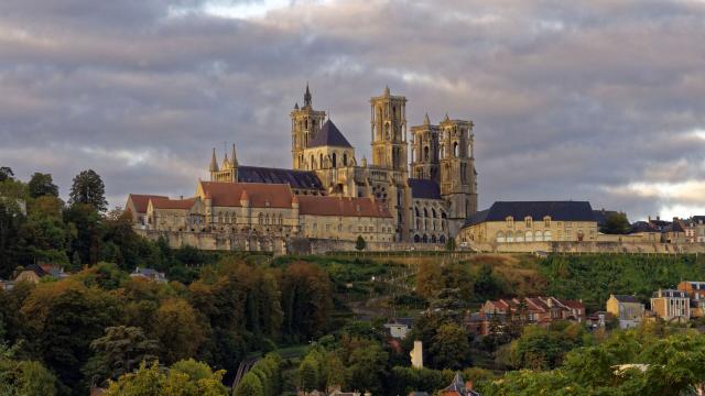 Panoramablick auf die gotische Kathedrale von Laon in Nordfrankreich. Copyright: Hemis.fr - René Mattes