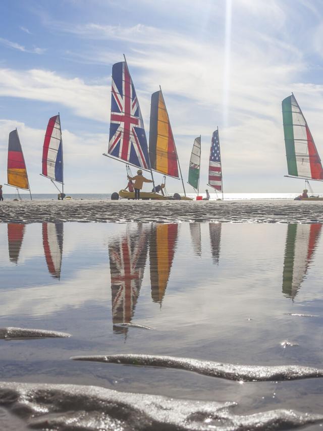 Eine Gruppe beim Sandsegeln in Le Touquet-Paris-Plage, Copyright CRTC Hauts de France- Ishak Najib