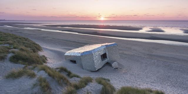 Northern France _ Leffrinckoucke _ Le Blockhaus Mirror © CRTC Hauts-de-France Nicolas Bryant