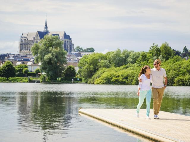 Paar am Steg des Insel-Moors von Saint-Quentin, Nordfrankreich. Copyright: CRTC Hauts-de-France - Vincent Colin