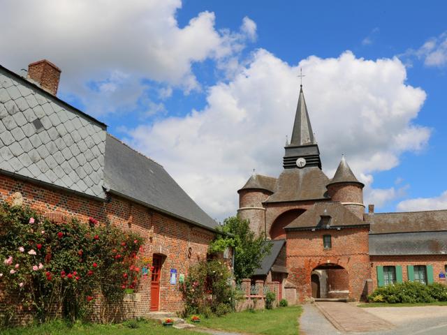 Die Kirche Saint-Médard in Parfondeval, Copyright Office de Tourisme du Pays de Thiérache