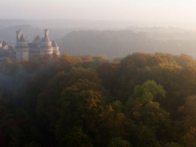 Nordfrankreich, Pierrefonds, Schloss Pierrefonds im Nebel. Copyright: CRTC Hauts-de-France - Stéphane Tatinclaux
