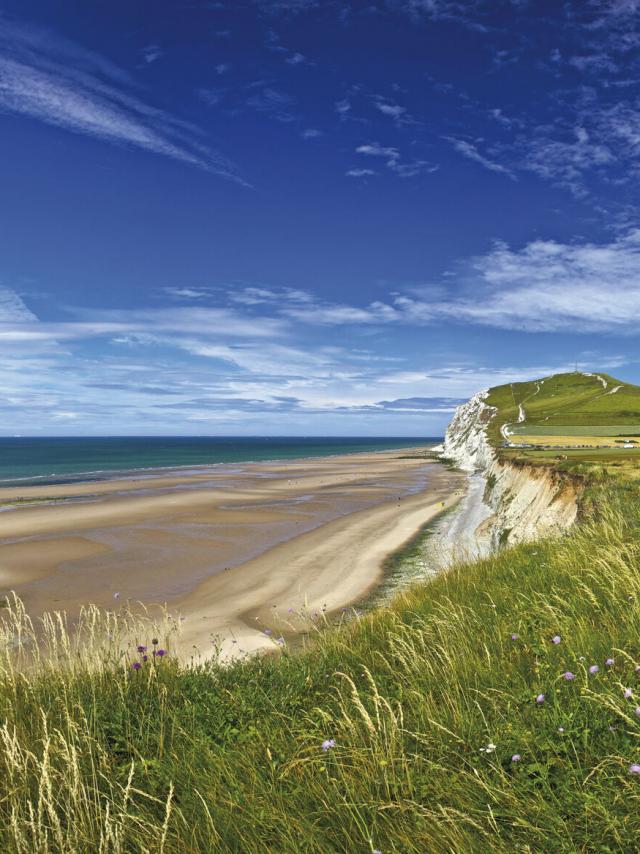 Spaziergänger entlang der Steilküste in Escalles am Cap Blanc Nez, Copyright: CRTC Hauts-de-France - Eric Desaunois