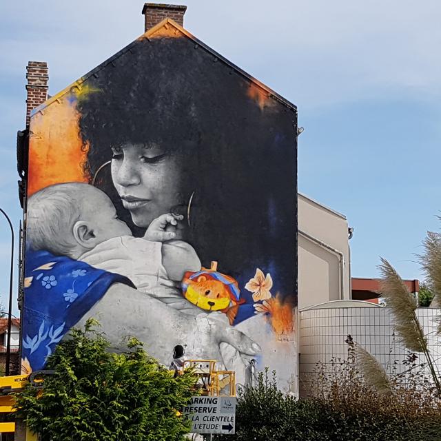 Street Art Mutter mit Kind in Saint-Quentin, Copyright: OTC du Saint-Quentinois - Marjorie Richard