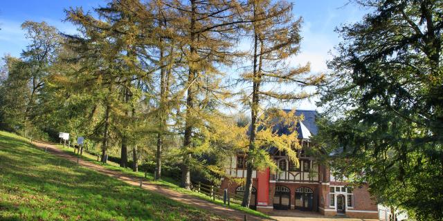 Der Hyazinthenweg zur Villa von Marguerite Yourcenar, Saint-Jans-Cappel, Nordfrankreich. Copyright: CRTC Hauts-de-France - AS Flament