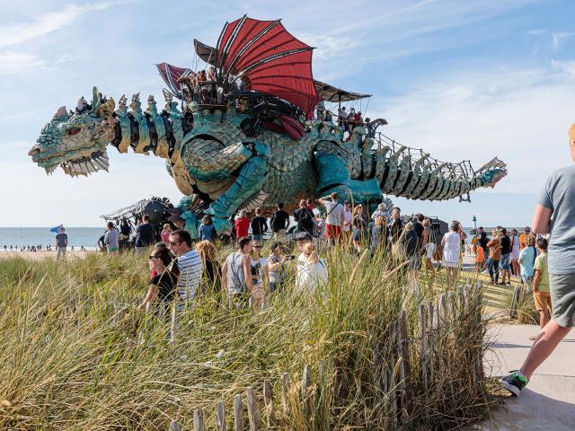 Mechanischer, begehbarer Drache an der Küste von Calais. Copyright: Fred Collier, Ville de Calais