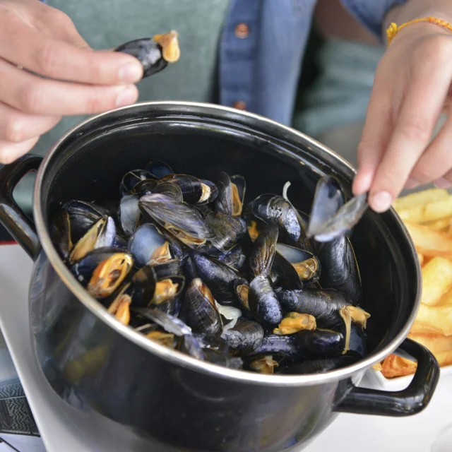 Northern France_ french fries and mussels © CRTC HDF Nicolas Bryant