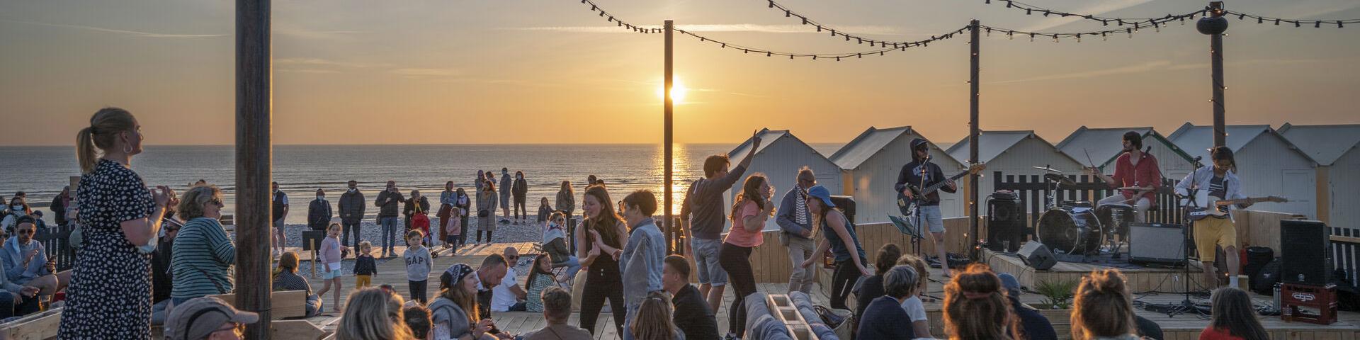 Cayeux Sur Mer Bar De Plage ©Crt Hauts De France Nicolas Bryant
