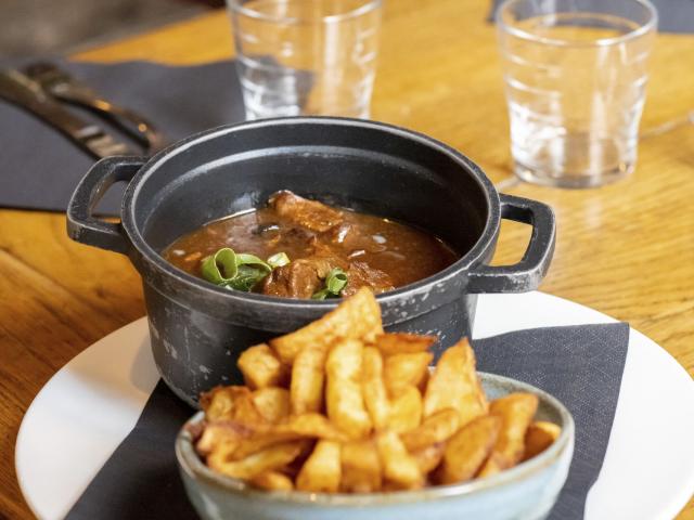 Northern France _ Lille _ Le Barbue d'Anvers restaurant _ Flemish Carbonade © CRTC Hauts-de-France _ Xavier Renoux