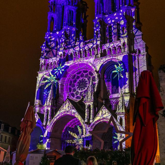 Laon-video-mapping-sur-la-cathedrale-de-nuit-CRT-Hauts-de-France-Stephane-Bouilland.jpg