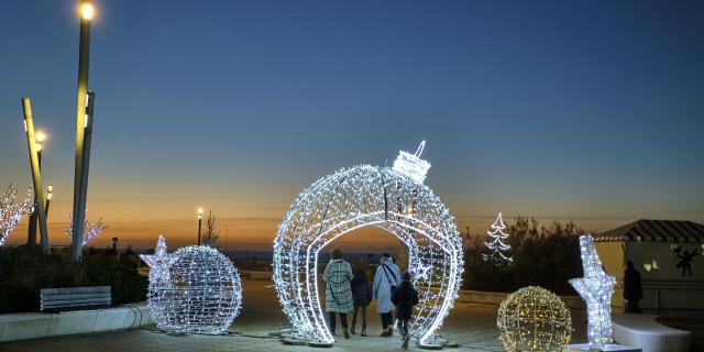 Le-Touquet-Paris-Plage-decorations-de-Noel-CRT-Hauts-de-France-Benoit-Bremer.jpg