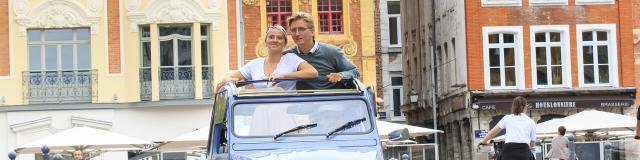 Tradi balade, découverte de Lille en voiture 2 CV avec chauffeur, Lille ©Hauts-de-France tourisme - Anne-Sophie Flamant