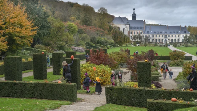 Enfants Dans Les Jardins De L Abbaye De Valloires Hauts De France Tourisme Nicolas Bryant